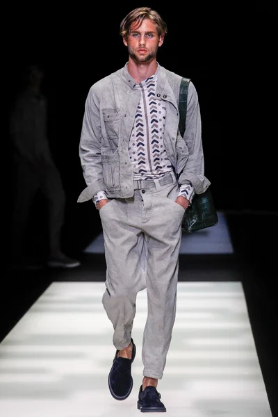 Look 3